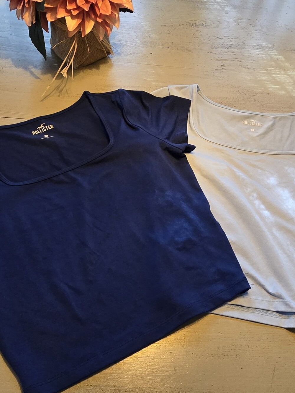 Bundle of 2 Hollister Tshirts Womens S, Dark & Light Blue Cropped Short Sleeve